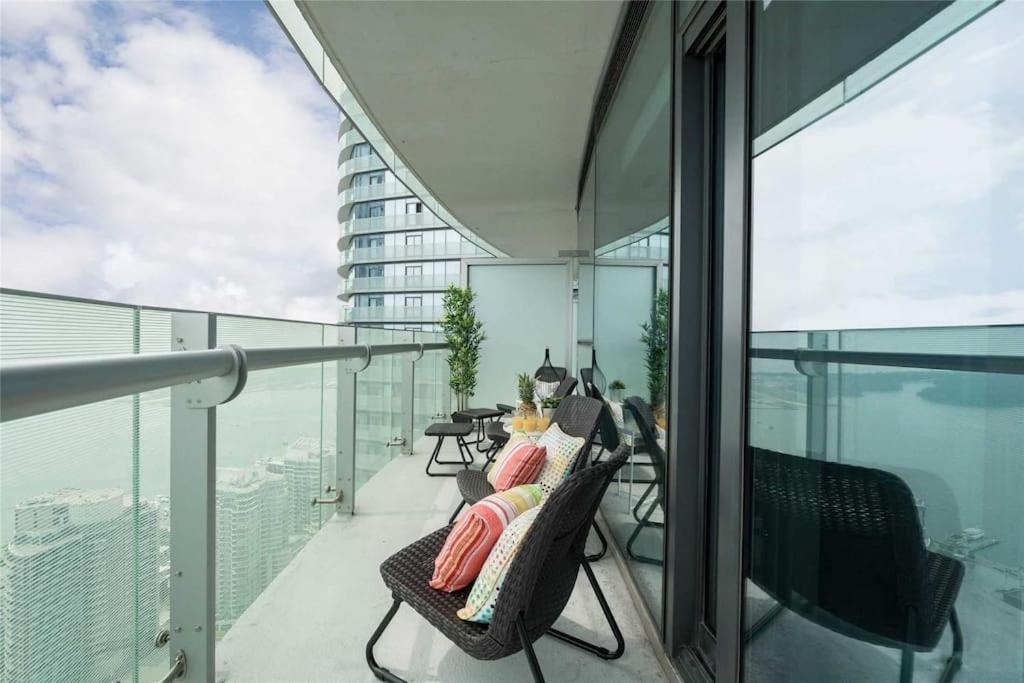 New Superior Lakeview Luxury 3-Bedroom Suite On 48 Floor Торонто Экстерьер фото