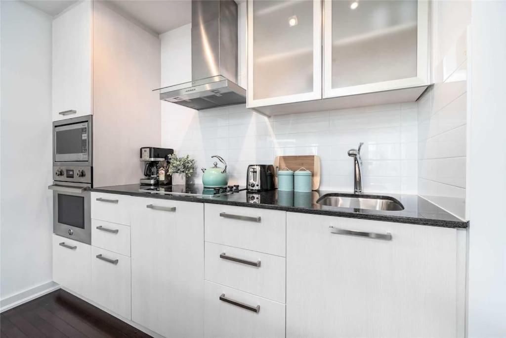 New Superior Lakeview Luxury 3-Bedroom Suite On 48 Floor Торонто Экстерьер фото
