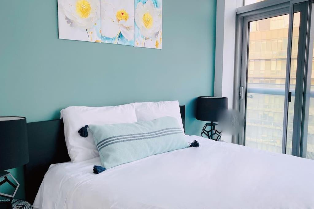 New Superior Lakeview Luxury 3-Bedroom Suite On 48 Floor Торонто Экстерьер фото