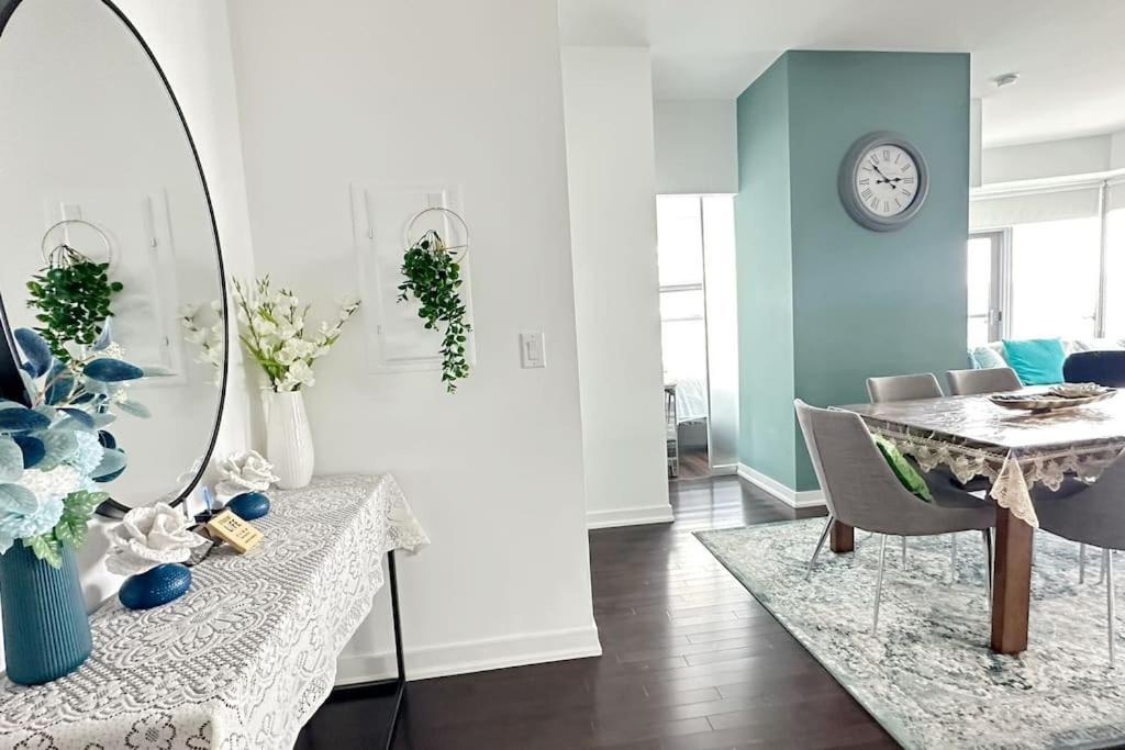 New Superior Lakeview Luxury 3-Bedroom Suite On 48 Floor Торонто Экстерьер фото