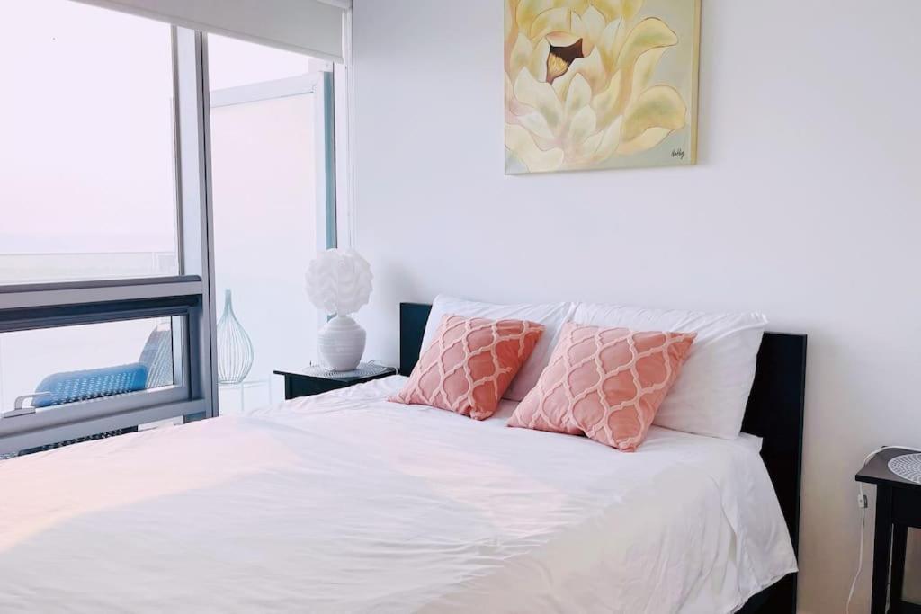 New Superior Lakeview Luxury 3-Bedroom Suite On 48 Floor Торонто Экстерьер фото