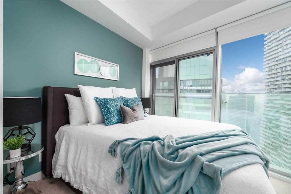 New Superior Lakeview Luxury 3-Bedroom Suite On 48 Floor Торонто Экстерьер фото