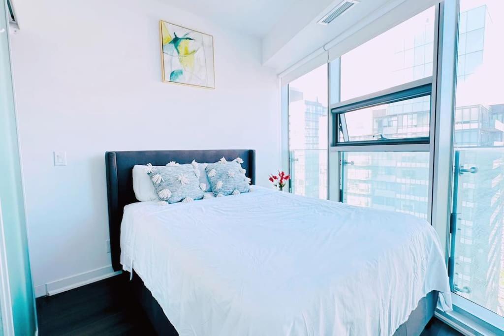 New Superior Lakeview Luxury 3-Bedroom Suite On 48 Floor Торонто Экстерьер фото