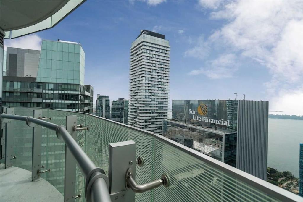 New Superior Lakeview Luxury 3-Bedroom Suite On 48 Floor Торонто Экстерьер фото