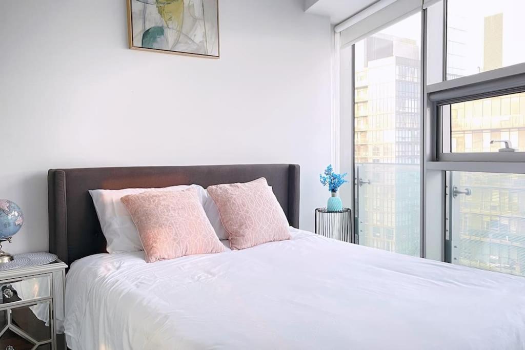 New Superior Lakeview Luxury 3-Bedroom Suite On 48 Floor Торонто Экстерьер фото
