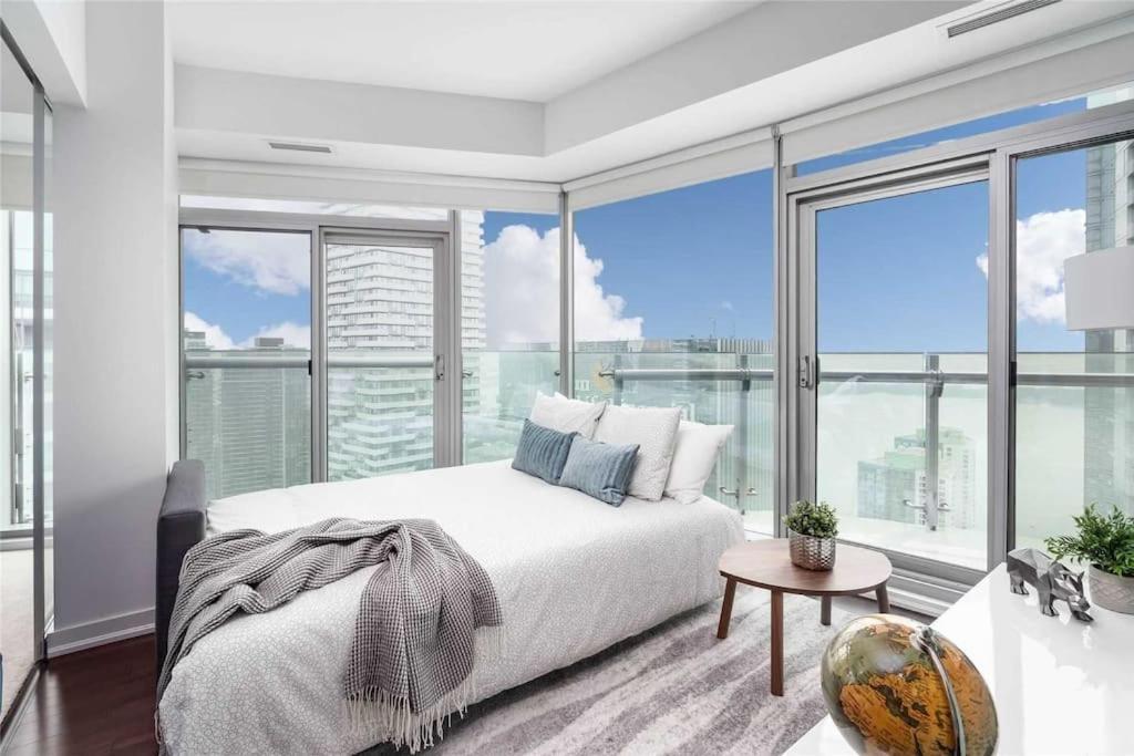 New Superior Lakeview Luxury 3-Bedroom Suite On 48 Floor Торонто Экстерьер фото