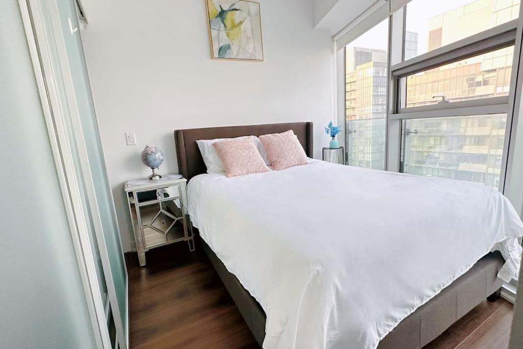 New Superior Lakeview Luxury 3-Bedroom Suite On 48 Floor Торонто Экстерьер фото