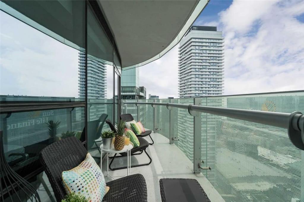 New Superior Lakeview Luxury 3-Bedroom Suite On 48 Floor Торонто Экстерьер фото