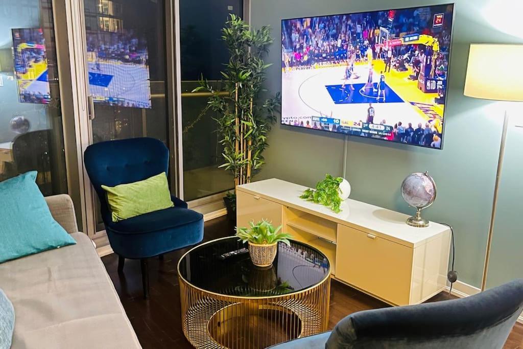 New Superior Lakeview Luxury 3-Bedroom Suite On 48 Floor Торонто Экстерьер фото