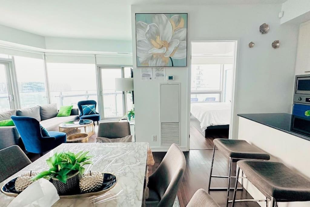 New Superior Lakeview Luxury 3-Bedroom Suite On 48 Floor Торонто Экстерьер фото