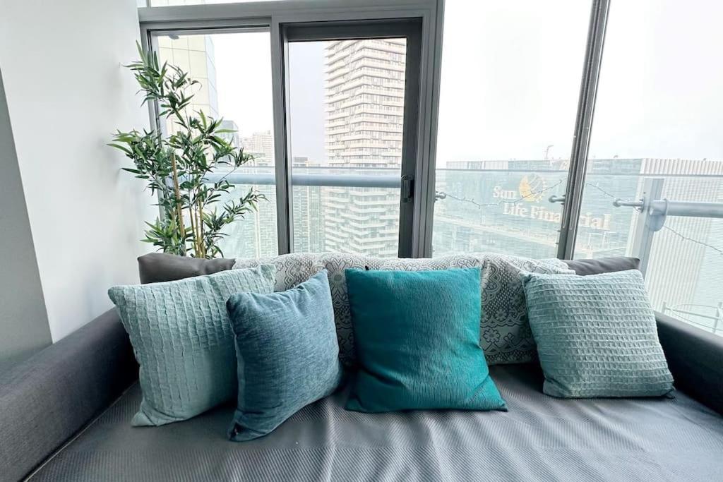 New Superior Lakeview Luxury 3-Bedroom Suite On 48 Floor Торонто Экстерьер фото