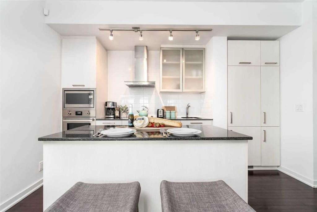New Superior Lakeview Luxury 3-Bedroom Suite On 48 Floor Торонто Экстерьер фото