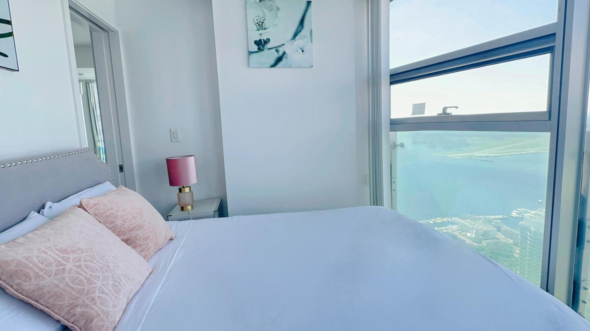 New Superior Lakeview Luxury 3-Bedroom Suite On 48 Floor Торонто Экстерьер фото